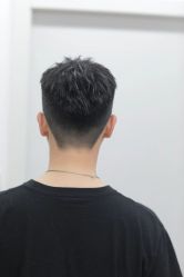 -一家只做男发烫染的店