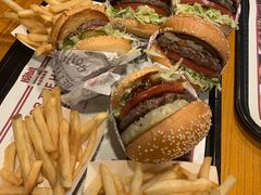 -The Habit Burger Grill 哈比特汉堡(复兴soho店)