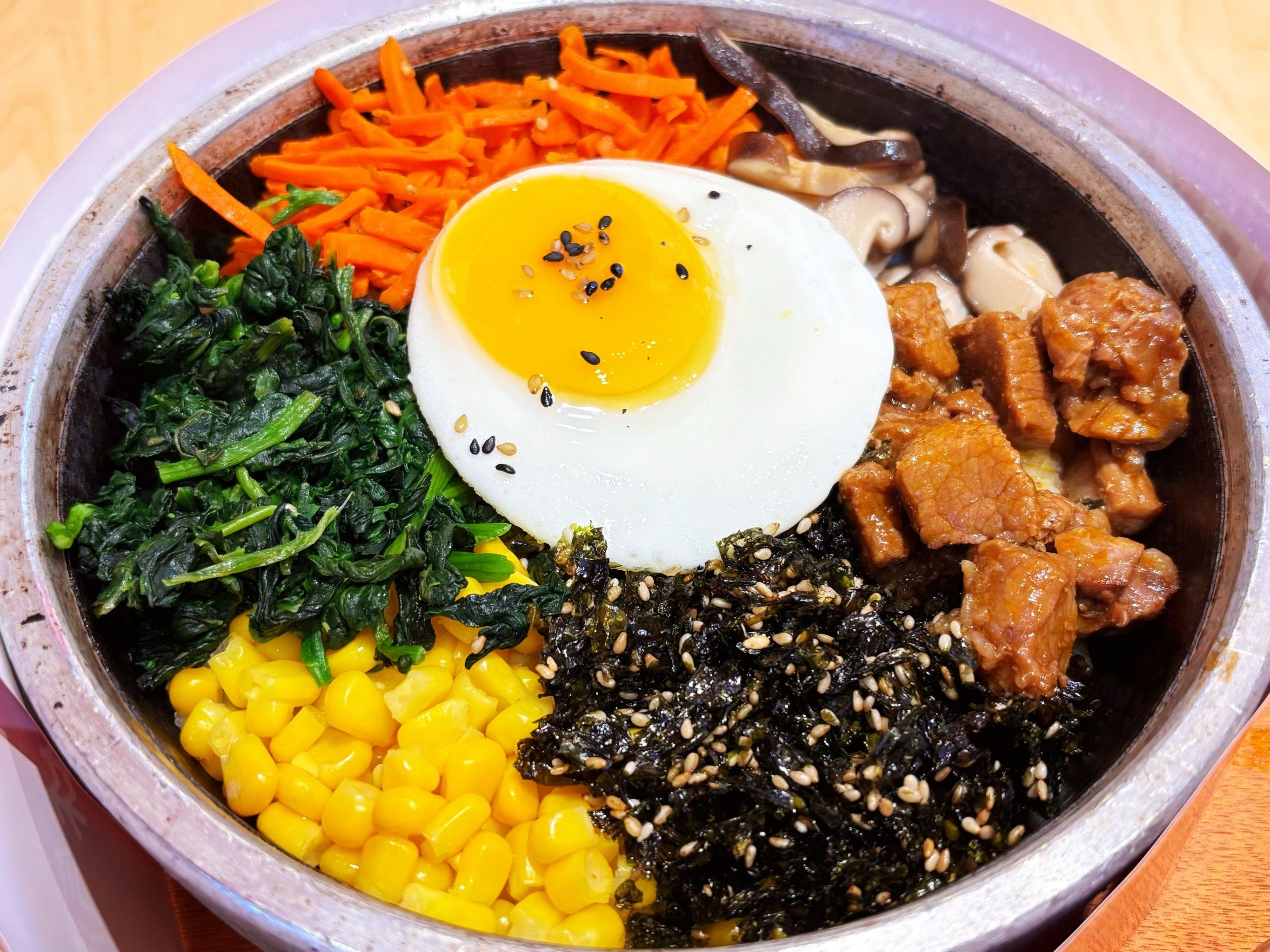 烤牛肉石锅拌饭