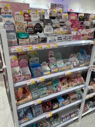 -嗨本可潮玩仓(大兴大悦春风里店)