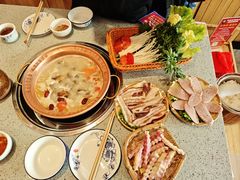 -阿婆情腊排骨火锅(金虹路店)