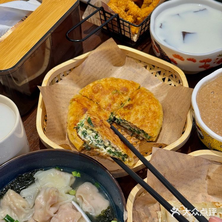 宁波城隍庙！超多小吃！！好吃s了！快去吃！！