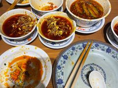 -炉小二铜锅牛蛙•川湘菜(三里屯店)