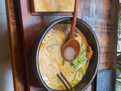-银米·云南传统过桥米线(双廊黑金冠店)