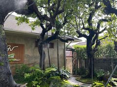 -Chom Cafe and Restaurant