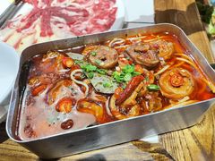 铁盒肥肠米线-热火朝天鲜切牛肉火锅(南强街巷店)