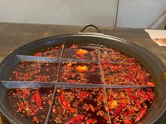 -渝嘴小老弟老火锅(华新村店)