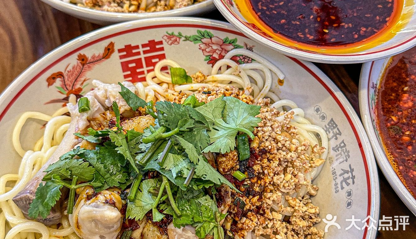 我zui爱他们家的招牌老妈蹄花了！猪蹄炖的软烂！