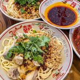 我zui爱他们家的招牌老妈蹄花了！猪蹄炖的软烂！