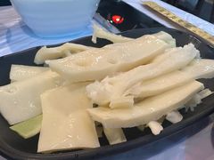 -鲜入围煮花胶鸡海鲜火锅