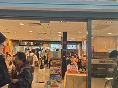 -麦当劳(上海虹桥站30B检票口楼上)