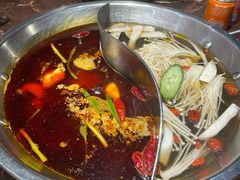 菌香鸳鸯锅-晓宇重庆火锅(赛格国际购物中心店)