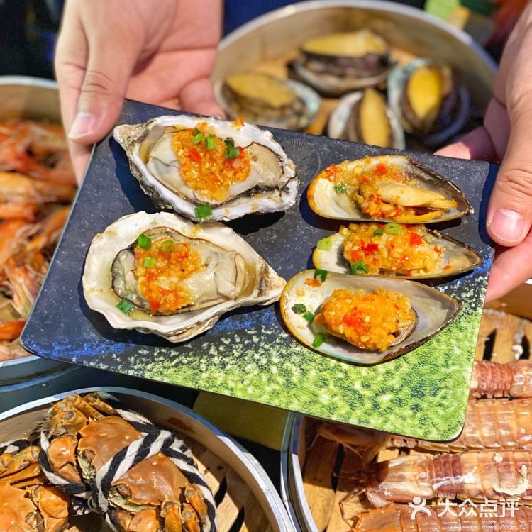 沉浸式吃饭体验，烁夜5D概念海鲜烤肉自助