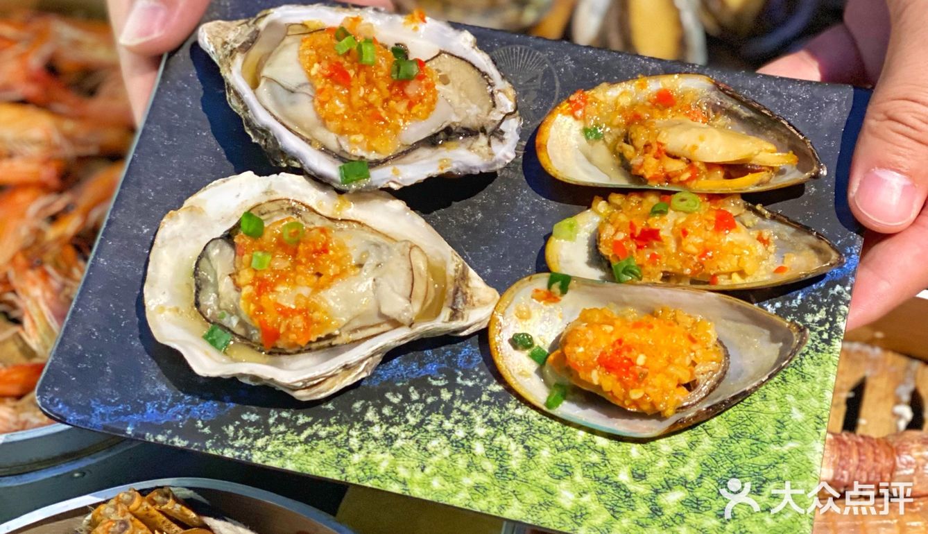 沉浸式吃饭体验，烁夜5D概念海鲜烤肉自助