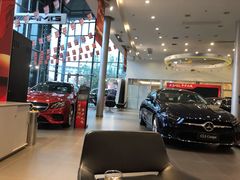 -成都中升之星奔驰4S店