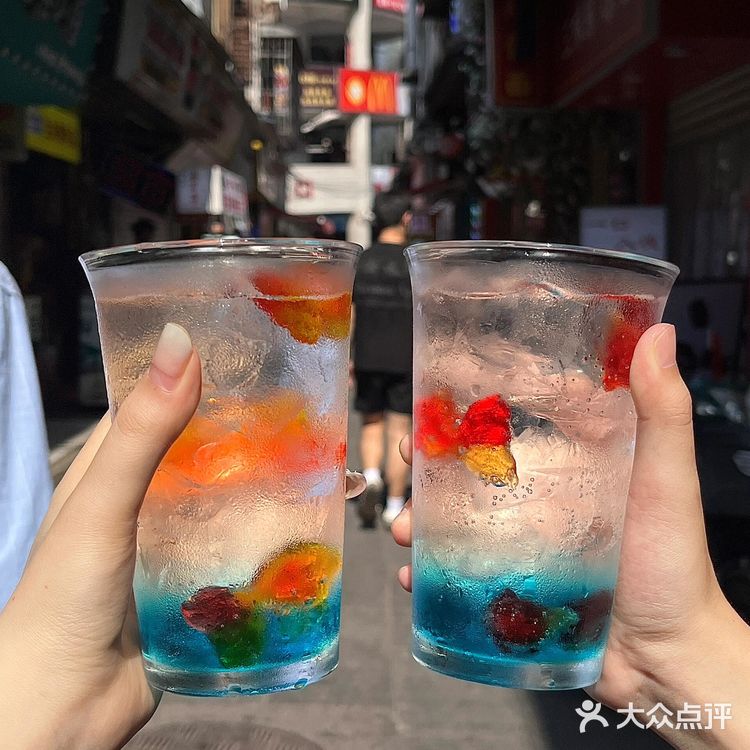 长沙！南门口！喝到漂亮的金鱼气泡水了🫧！！