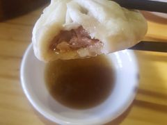 传统猪肉灌汤包-草包包子铺(宽厚里店)