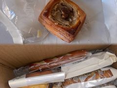 青酱红波芝士碱水-慢熟面包店bud bread(孩儿巷店)