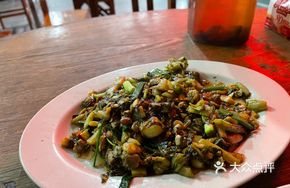 Sour Cabbage Stir-fried with Clams