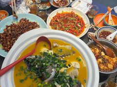 -川流不息·地道川菜·小龙虾(松东路店)