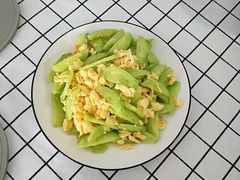 -爱的果实月嫂育婴师(世纪东方店)