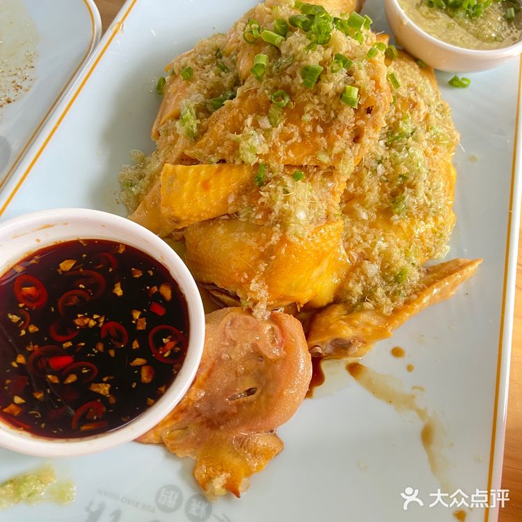 烧鸭和白切鸡很好吃！