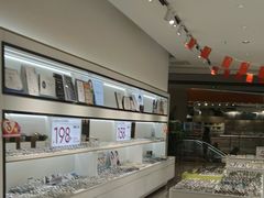 -J-Optical佳视明眼镜·蔡司视觉(青岛金茂览秀城店)