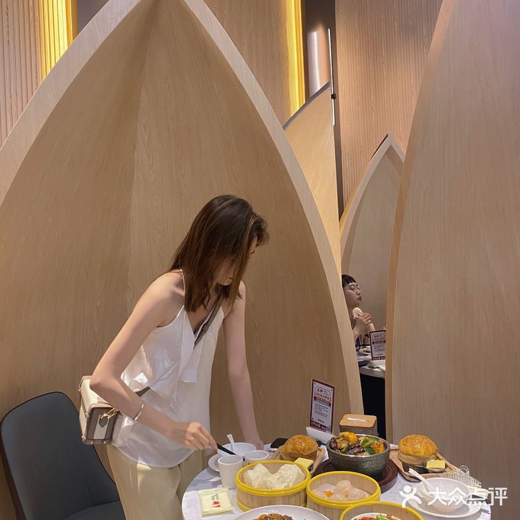 武汉探店｜装饰一绝的粤菜馆子OOTD