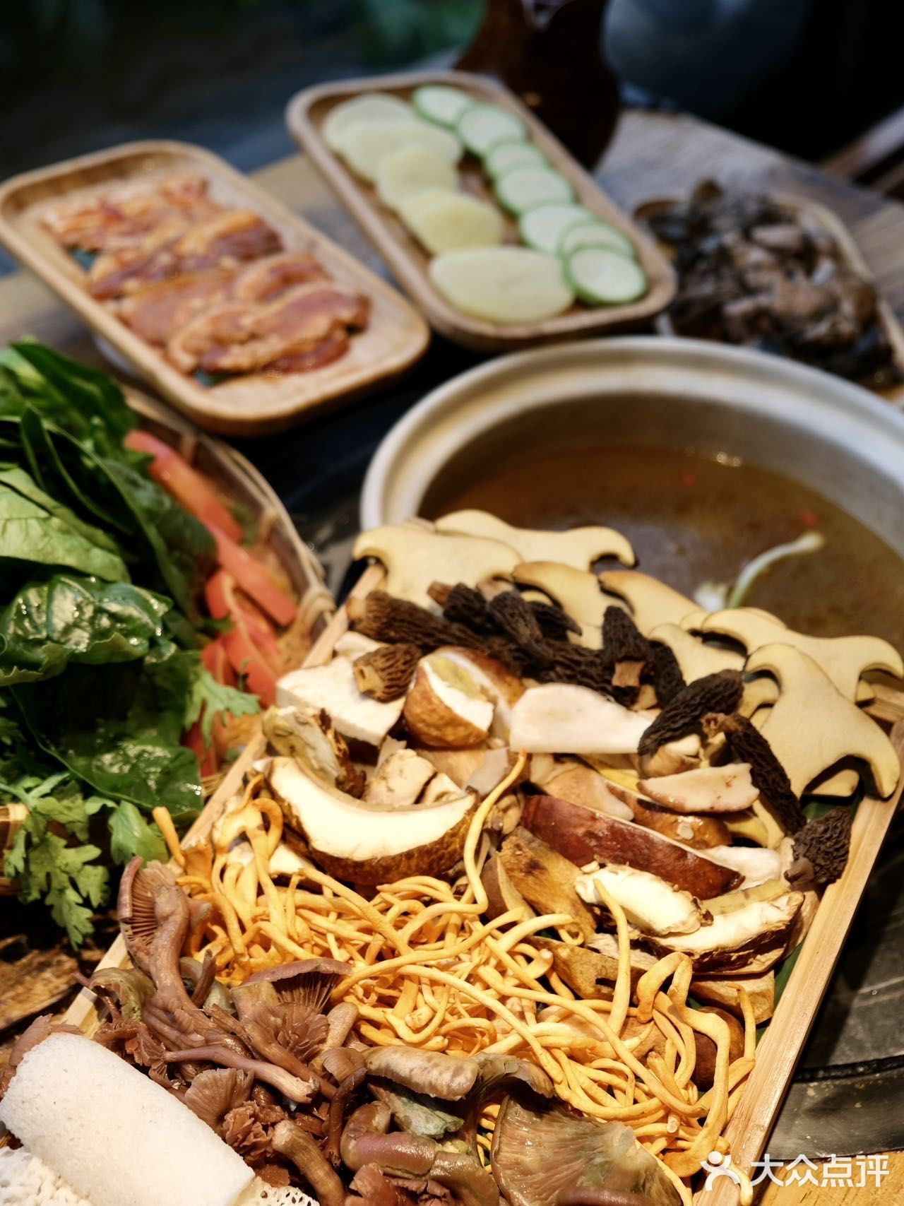 在大理吃到了心心念念的菌子火锅🥺🥺
