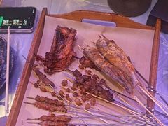 -夜火烤摊·东北烧烤酒场·老杨小黄鱼
