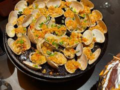 铁板烤花甲-何师烧烤Pro ·小龙虾·江湖川菜·精酿啤酒(太古里旗舰店)