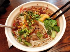 -爆炸头阿姨小四川正宗川味小吃(无任何分店)