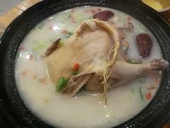 参鸡汤-百年石锅饭·朝鲜族传统民餐