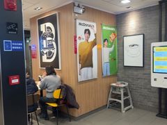 -麦当劳(上海虹桥站30B检票口楼上)