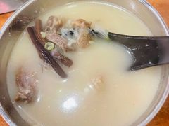 老妈特制牛尾汤-蒜香焼肉PURUSHIN(马场路店)