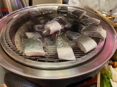 -围炉肉舍•炭烤活鳗•丹东海鲜烤肉(步行街店)