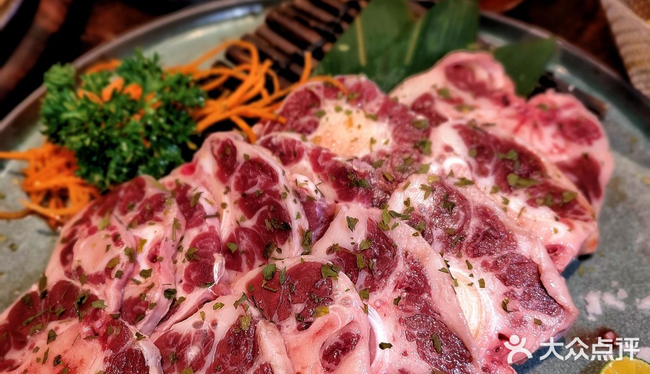 每一道烤肉都很精致，YA BENJIA概念店很有品哦[惊叹]