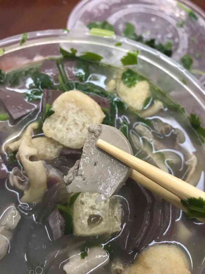 上班时点份鸭血粉丝当工作餐
