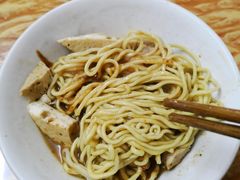 -松树干拌面店