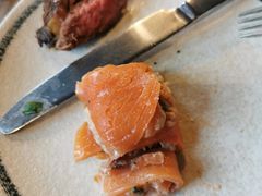 烟熏三文鱼配三文鱼沙拉-SMOKI & CO(五大道店)