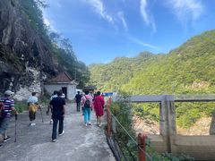 -燕子河大峡谷天坑仙境