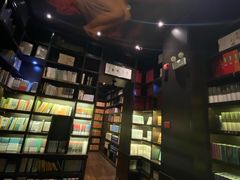 -钟书阁(松江泰晤士小镇店)