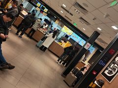 -麦当劳(上海虹桥站30B检票口楼上)
