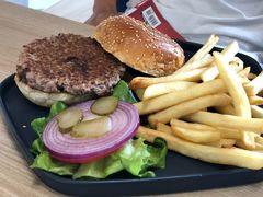 美式汉堡配炸薯条-朗迪姆餐厅(丰尚国际广场店)