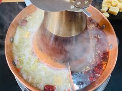 -果松木炭酸菜铜火锅·外婆参鸡汤