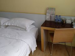 -卡罗酒店(东门晒布地铁站店)