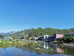 -百里峡七彩艺术小镇