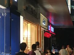 等位区-喜茶(东莞汇一城店)