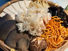 -尚尚仙·酸汤猪手·猪肚鸡火锅(华联万柳购物中心店)