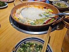 -洱火云南酸菜牛肉火锅(石景山当代商城店)